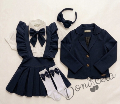Комплект от 6 части сукман от трико Гери, сако в тъмносиньо, ризка в бяло с къс ръкав, чорапи с панделки, панделка в тъмносиньо за ризка и диадема