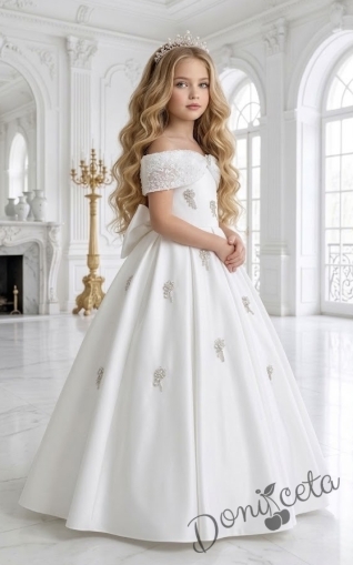 Дълга официална детска рокля с паднали рамене и обемна пола в бяло