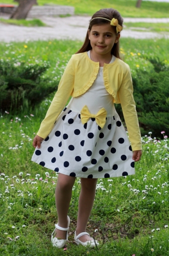 Лятна детска рокля на точки и панделки с болеро в жълто
