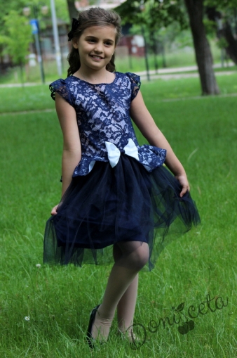 Официална детска рокля в тъмносиньо с дантела и тюл