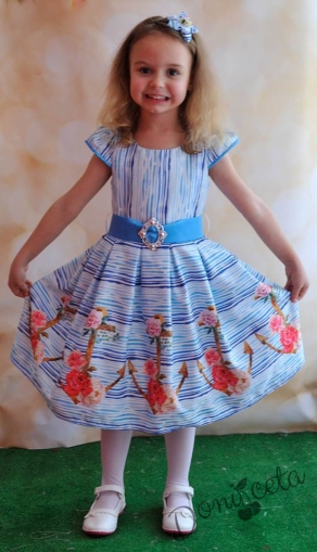 Официална детска рокля в синьо на цветя
