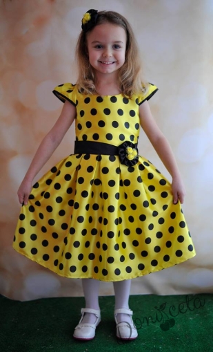 Празнична детска роля в жълто на черно точки