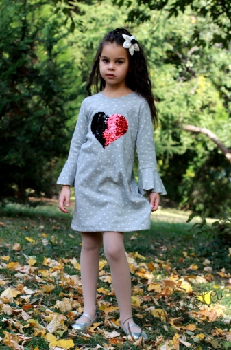 Детска рокля в сиво със сърце от паети