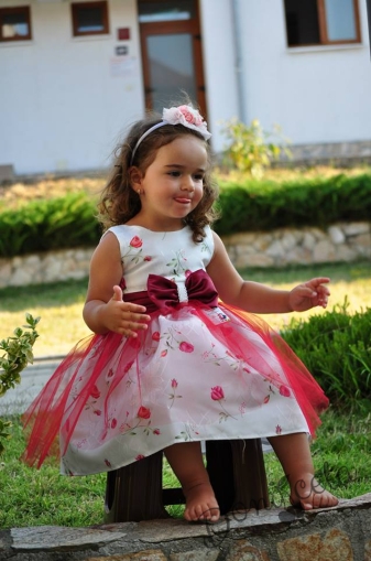 Официална детска/бебешка рокля на рози  с воал във винено червено