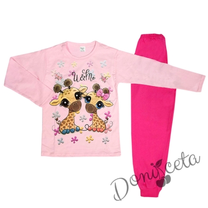Детска леко ватирана пижама в розово и циклама с жирафчета