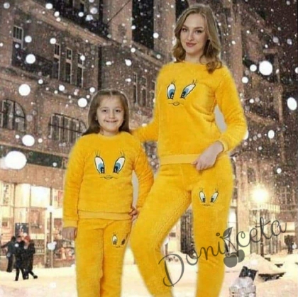 Дамска пижама в жълто с апликация