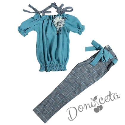 Детски комплект от блузка с къс ръкав в цвят тюркоаз/мента и кариран панталон