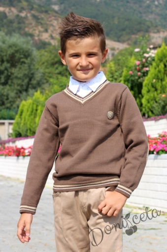 Детски пуловер в кафяво за момче 