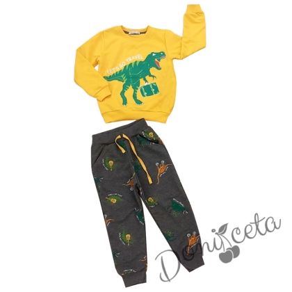  Комплект за момче от блуза в горичца и панталонки с динозаври