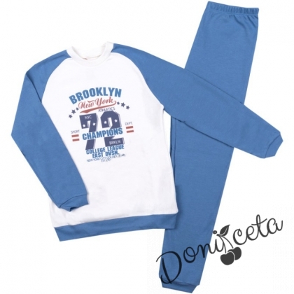 Детска пижама за момче в бяло и синьо с надпис