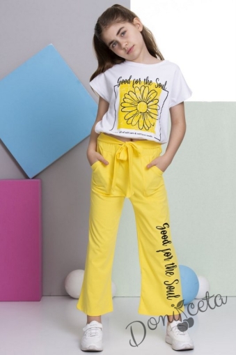 Комплект за момиче от тениска в бяло с цвете и панталон в жълто 957578