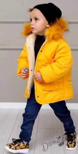 Детски комплект за момче от яке в горчица, дънки и шапка в черно 854475