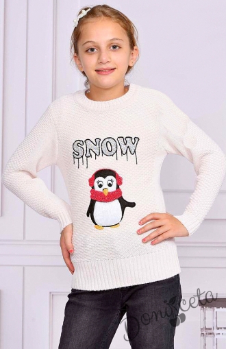 Плетен  пуловер в бяло с пингвин