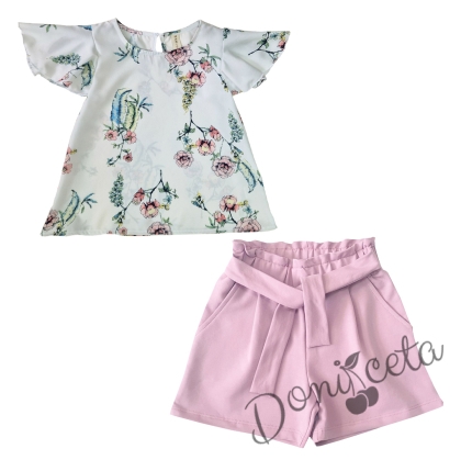 Летен комплект за момиче от светло лилави къси панталони и блузка на цветя с къс ръкав - крилце 32154684 1