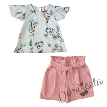 Летен комплект за момиче от къси панталони в прасковено и блузка на цветя с къс ръкав - крилце 21316464 1
