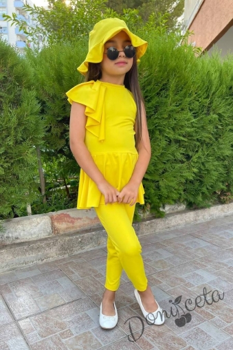 Летен детски комплект от туника без ръкав и къдраво крилце, панталон и шапка в жълто 1