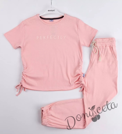 Детски спортно-елегантен комплект от блуза с къс ръкав и панталон с ластик на кръста и на глезените в розово 1