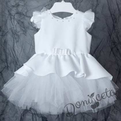 Детска официална рокля в бяло с къс ръкав тип пеперудка и пола от богат тюл с панделка на нивото а кръста и перлички 1