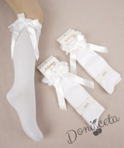 Фигурални детски чорапи 3/4 с панделка в бяло 1