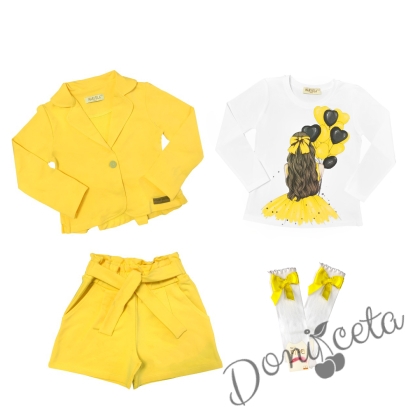 Комплект за момиче от блуза в бяло с балони, къси панталони и сако в жълто и чорапи 1