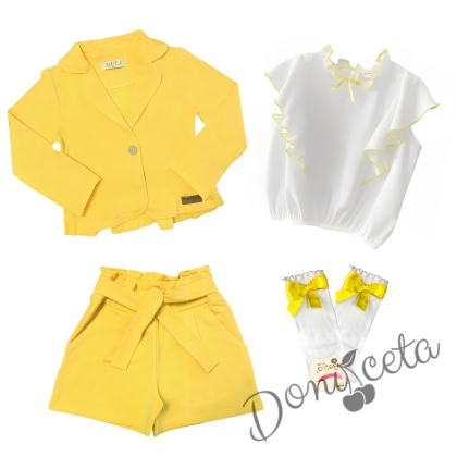 Комплект от риза в бяло с жълти къдрици, сако, къси панталони в жълто и чорапи в бяло  1