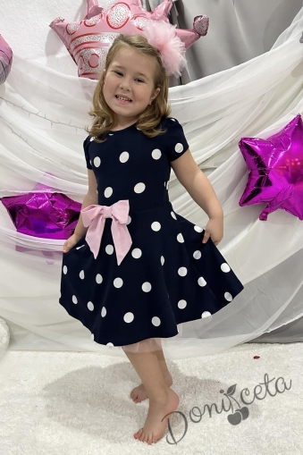 Официална/ежедневна детска рокля в тъмносиньо на бели точки с розова панделка 1