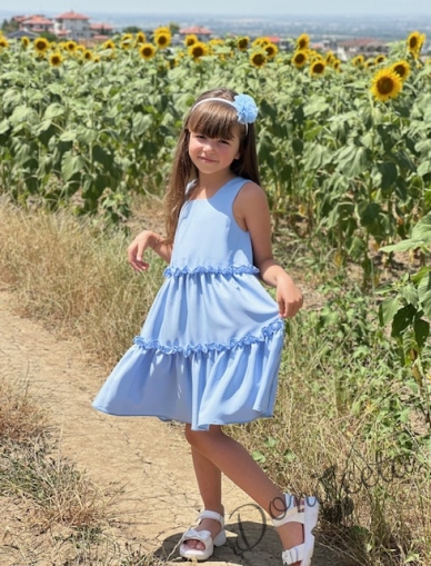 Официална или ежедневна детска лятна рокля с къдрички в светлосиньо 77488293391