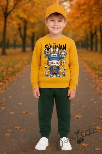 Комплект за момче от блуза в жълто с картинка на Лабубу и долнище в зелено1