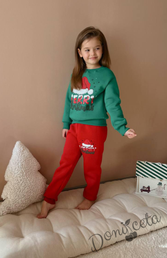 Коледен комплект за момиче от ватирана блуза в зелено с картинка и панталонки в червено