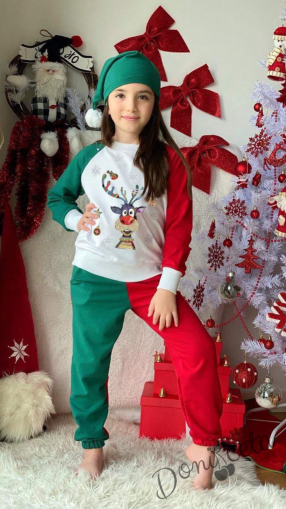Коледен комплект за момиче от блуза в бяло с елен,панталонки в червено и зелено и коледна шапка в зелено1