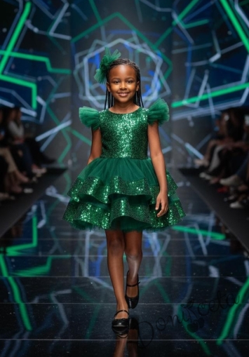 Коледна детска рокля в зелено с пайети, тюл и фиба за коса