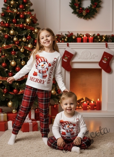 Коледна детска пижама в червено и бяло с дълъг ръкав със снежен човек и надпис и долнище в червено каре