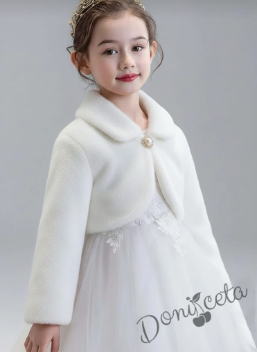 Детско пухкаво болеро в бяло с якичка и с брошка за закопчаване