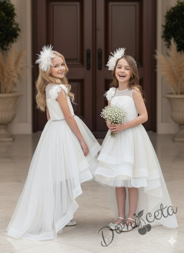 Елегантна детска рокля в бяло с дантела без ръкав с шлейф Шантал с аксесоар за коса от колекция Снежина