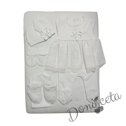 Комплект за изписване за момиче от 7 части с дантела в бяло