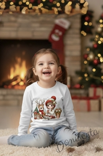 Детска коледна блуза в бяло с момиченце и весело еленче