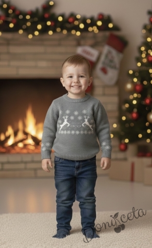 Детски коледен пуловер в сиво за момче с еленчета