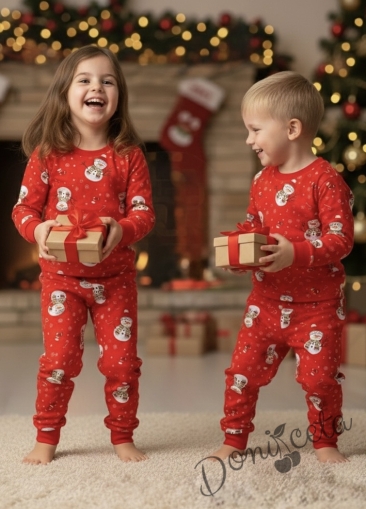 Коледна детска пижама в червено с картинка с коледни мотиви