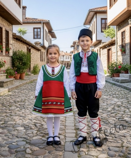 Дамска или детска народна носия 27-сукман в зелено и престилка с фолклорни/етно мотиви 