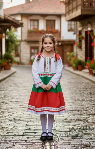 Детска народна носия 72-сукман в бяло, зелено и червено с фолклорни мотиви етно