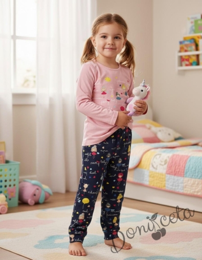 Детска пижама за момиче с горна част в розово с картинки и долнище в тъмносиньо