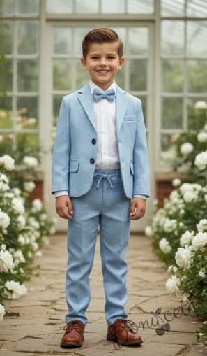 Спортно-елегантен костюм за момче от 4 части в светлосиньо - риза в бяло, сако с джобове, панталон  с връзки и папийонка