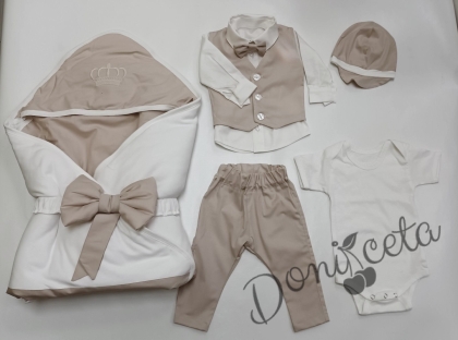 Луксозен бебешки комплект за изписване за момче с комплект с елек в бежово и бяло и портбебе