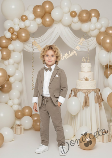 Спортно-елегантен костюм ТЕРИ за момче от 4 части в бежово - риза в бяло, сако с джобове, панталон с връзки и папийонка