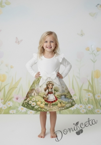 Детска рокля с дълъг ръкав в бяло с къдричка и панделка и с интересна картинка в долната част 