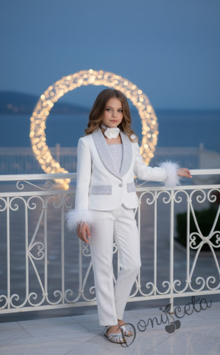 Елегантен детски комплект от 4 части в бяло със сребристи камъчета с ефектен пух в краят на ръкавите, и аксесоар за врата 