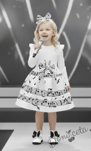 Детска рокля с дълъг ръкав в бяло с къдрички на ръкавите и ноти в долната част