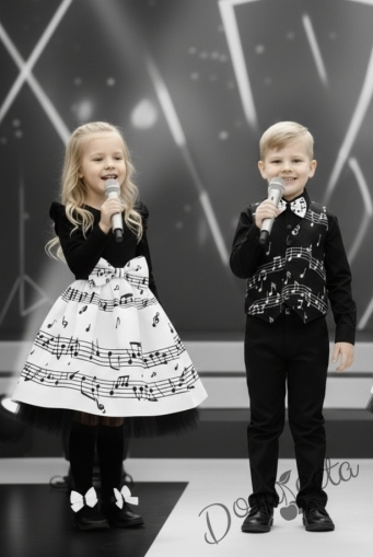 Елек за момче в черно и бяло с ноти и с папийонка в бяло с ноти