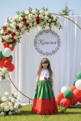 Детска дълга рокля в бяло, зелено и червено с панделка 