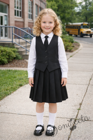 Комплект от 4 части черна плисирана пола до коляното с бяла изчистена риза, черна вратовръзка и черно елече, подходящ и за ученическа униформа